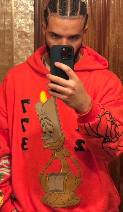 I need this Hoodie https://t.co/rUO6rGYDki