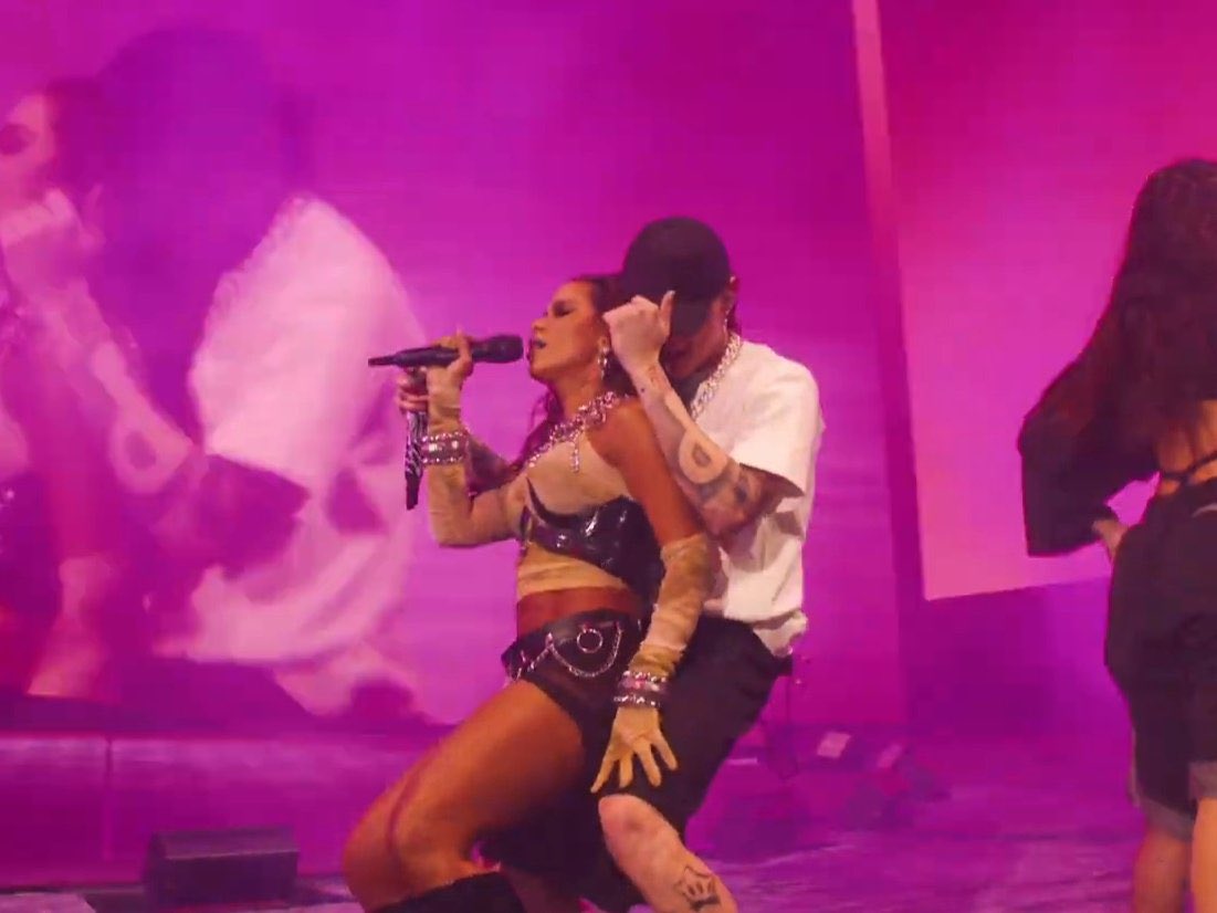 elrubiconn's tweet photo. Con novia // sin novia 🔥 https://t.co/ysX96wz8aZ