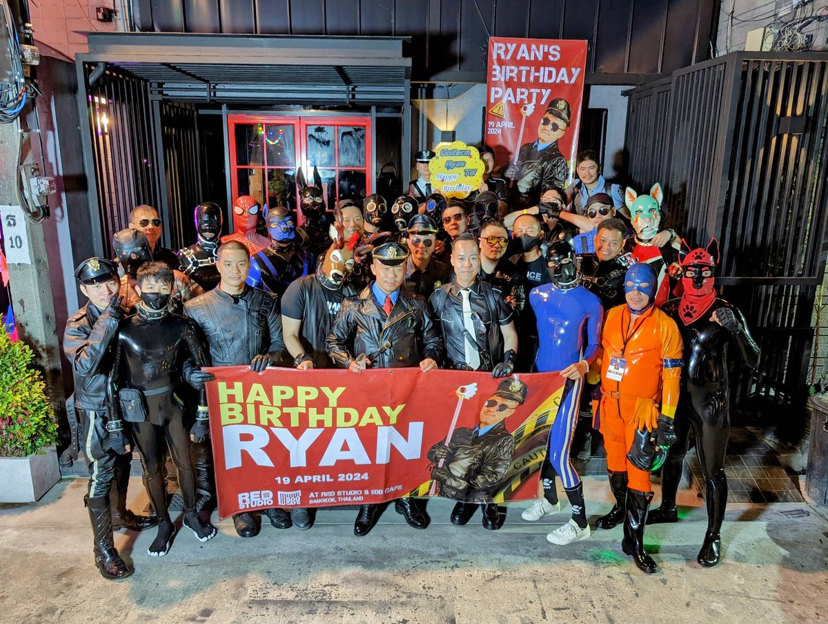 redstudiobkk's tweet photo. Happy Birthday Ryan 🧁🥳
🗓️ 19 April 2024
📌 @redstudiobkk & @500cafebangkok
#uniformryantw #happybirthday
#redstudio #redstudiobkk #500cafebangkok https://t.co/bVBujdeXD4