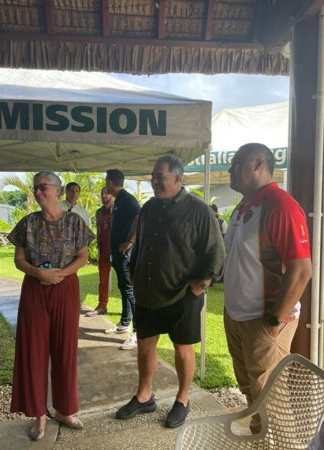 Celebrating a love of sport, strength of culture and importance of family with Mal Meninga. Mal shared his family's journey of visiting Lowithal Village on Tanna with our 🇦🇺🇻🇺 team at the Australian High Commission, @vanuatumoments & @Vanuaturl. Tank yu asul (thank you).