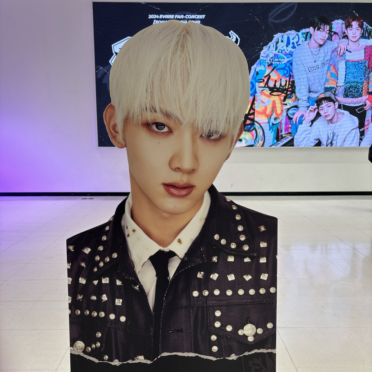 D-Day EVNNE FANCON IN BKK 🥳

ใครที่มาถึงหน้างานแล้วสามารถมาถ่ายรูปกับคุณซึงออนได้ที่หน้าฮอลล์น้า 🩷🩷

#EVNNE #이븐 #2024_EVNNE_FANCONCERT_IN_BKK 
#EVNNESQUADRINBKK #YOOSEUNGEON