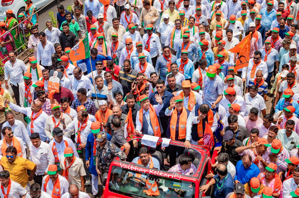 2525bhuvaneshP's tweet photo. विरोधकांना एकच भीती, राणे साहेबांची लीड किती 🔥🚩
कोकणाचे दादा, दादांचं कोकण ❤️ @MeNarayanRane @meNeeleshNRane @NiteshNRane
#BossPower https://t.co/4KjYJp4HeB