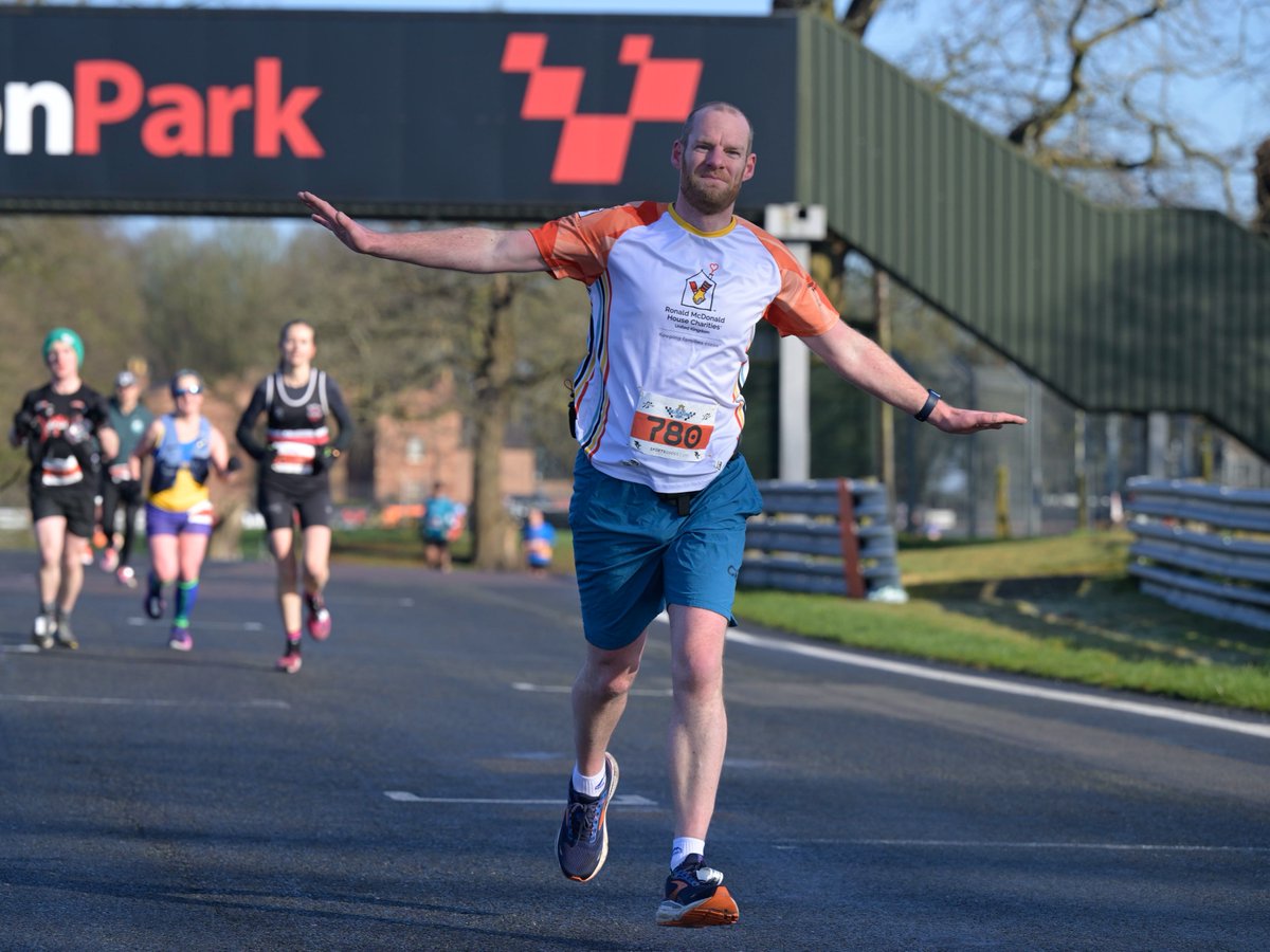 Tomorrow is the much-anticipated @LondonMarathon! 🤩 And our fantastic #marathon runner Tim will be interviewed by the amazing @Elise__Evans on @bbcwm radio this morning. 📻🎙️ Tune in at 11:40 to hear all about how he's feeling in the lead up to tomorrow! ❤️