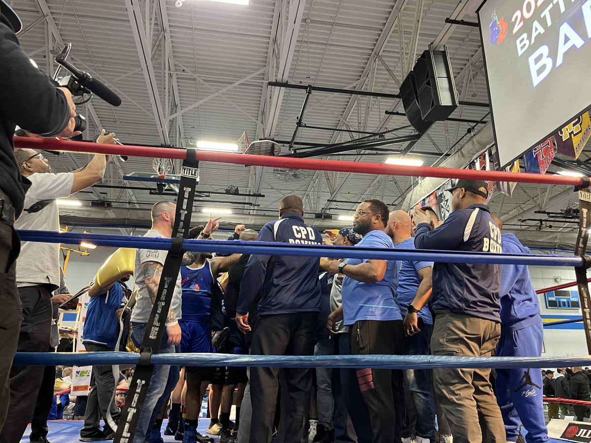 Truly an honor to serve again as ringside doc for the #battleofthebadges remembering and raising funds for fallen first responder families @Chicago_Police @CFDMedia @ChicagoOEMC with CPD taking bragging rights in 2024 💪🏽💙