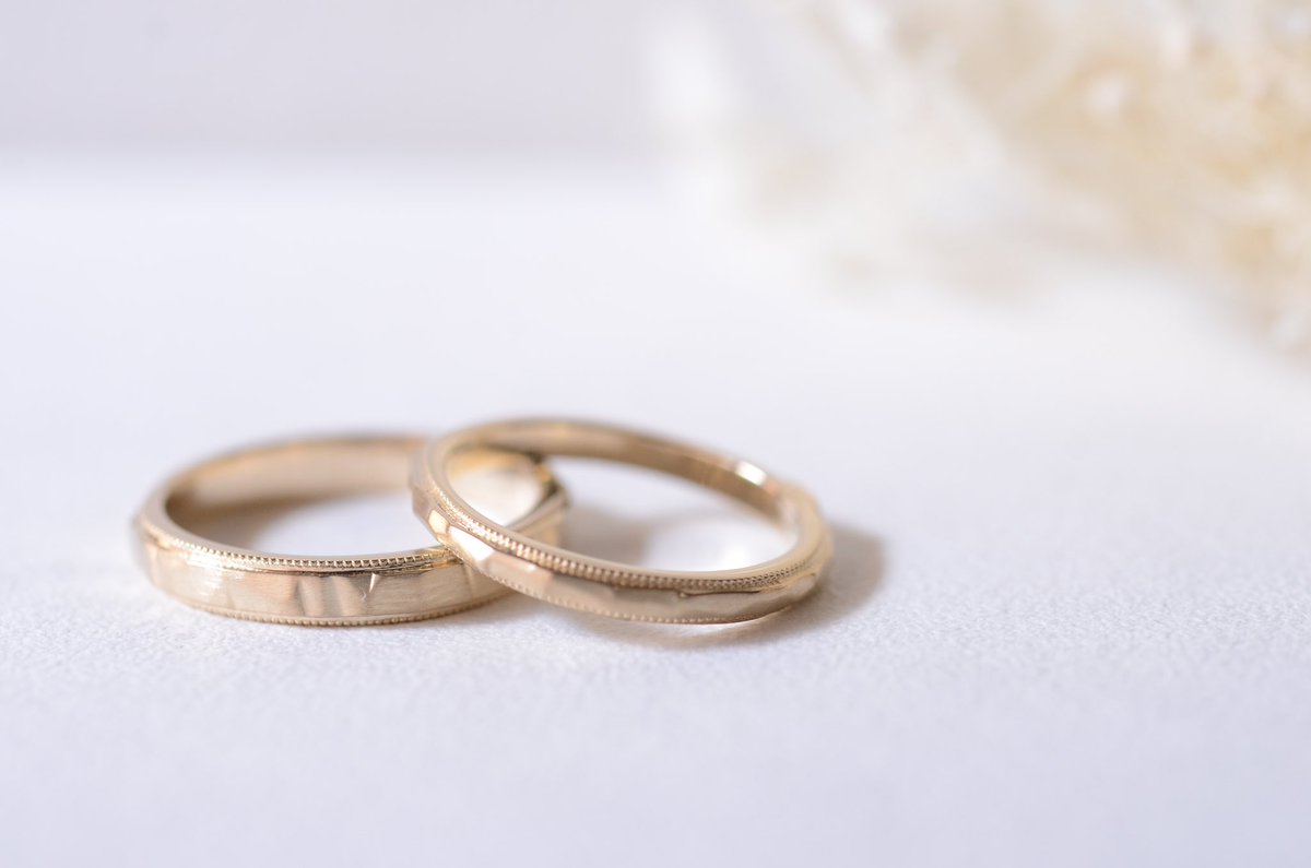 g_chan_non's tweet photo. 指輪届いたのでご報告なんですけど1月に結婚してました！！！拾ってきたみたいな写真😧
何が起こるかわからんね〜人生 https://t.co/2SFQsz9Z2i