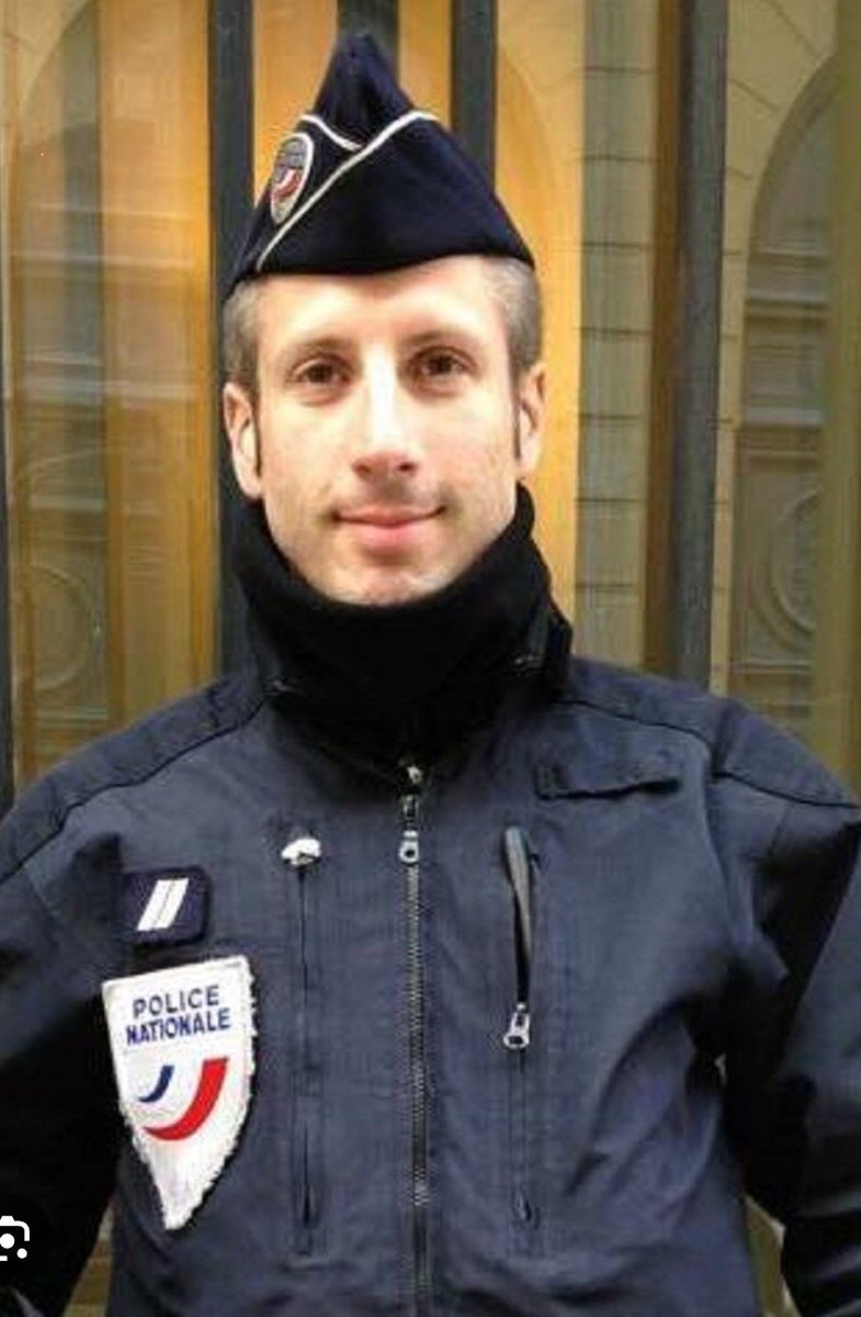 ⬛️ Il y a 7 ans, le 20 avril 2017, le capitaine de #police Xavier #Jugelé était assassiné par un terroriste islamiste alors qu’il accomplissait sa mission sur l'avenue des Champs-Élysées à #Paris 🇫🇷🇫🇷 

Nous n'oublions pas sa famille, ses proches et ses frères d'armes 🙏🙏🏽🙏🏿🕊🖤