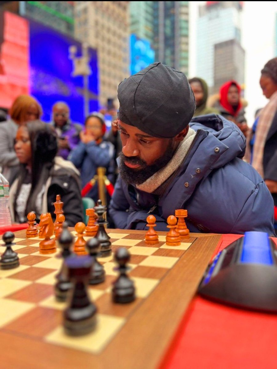 All hail the King. Congratulations to Nigeria's #TundeOnakoya, on smashing the #ChessMarathon World Record with a time of 58 hours earlier tonight in #TimesSquare, NY♟️

Onakoya is the CEO of Chess in Slums Africa. It aims to introduce chess to children who probably would never…