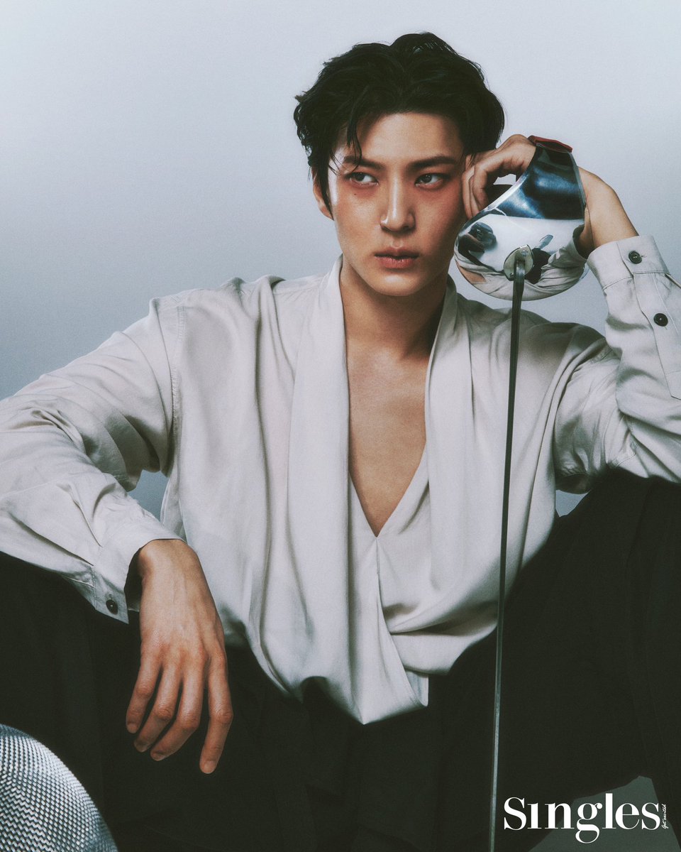 singlesmania's tweet photo. #SINGLES_STAR
뮤지컬 <#그레이트코멧>에서 쾌락적인 나르시스트 ’아나톨‘ 역을 맡은 #셔누 #정택운 #고은성 을 만났습니다. 극중 ’나타샤‘를 열렬히 사랑하는 3인의 아나톨이 이번 <#싱글즈> 화보에서는 서로의 연적이 되었는데요. 아나톨과 아나톨, 그리고 아나톨의 상성, 그리고 파열. 머스큘린한 세 남자의 치명적인 매력을 만나보세요.👀❤️‍🔥

https://t.co/NxzHX1Cs5a

@OfficialMonstaX @JUNGTW_LEO @doublek_ent