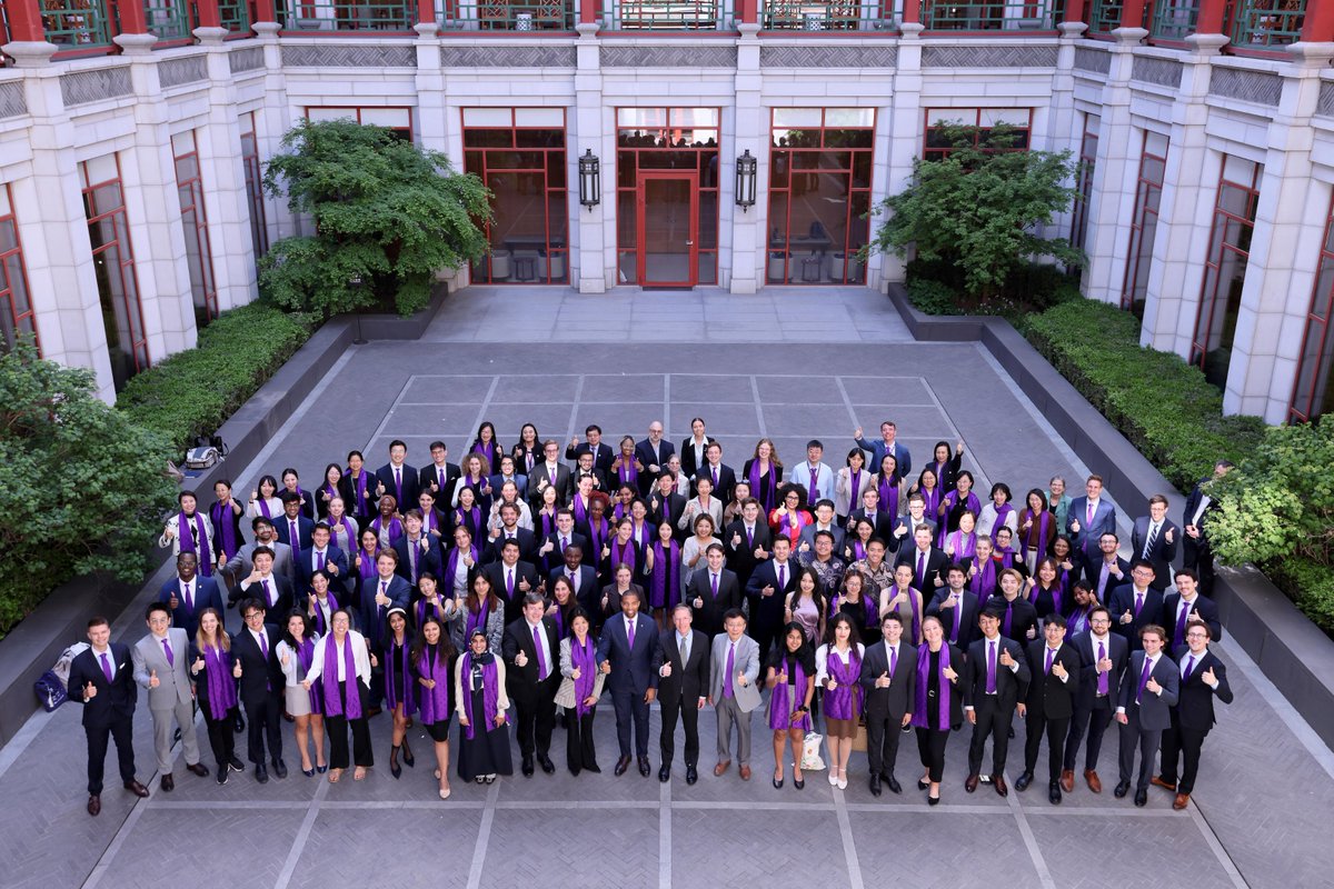 Thank you to the faculty and students of @SchwarzmanOrg for hosting me on campus. A great conversation with the next generation of China experts and future leaders.