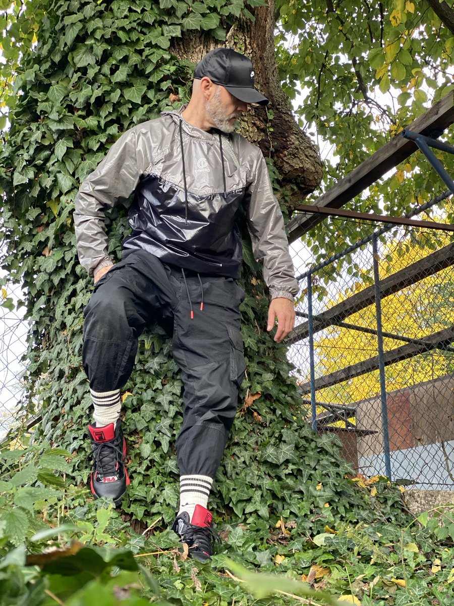 Ubootman2's tweet photo. #gympro #hybridperformance #sweatsuit #hybridperformancesweatsuit #gymprosweatsuit #saunasuit #filasneakers #filanightwalk #shinygear #nylongear #sportswear #sportswearfetish #sportswearaddict #gearfetish #gearhead #sneakerfetish #sneakerhead #23engineered #jordantrackpants https://t.co/YTMLJ8wioi