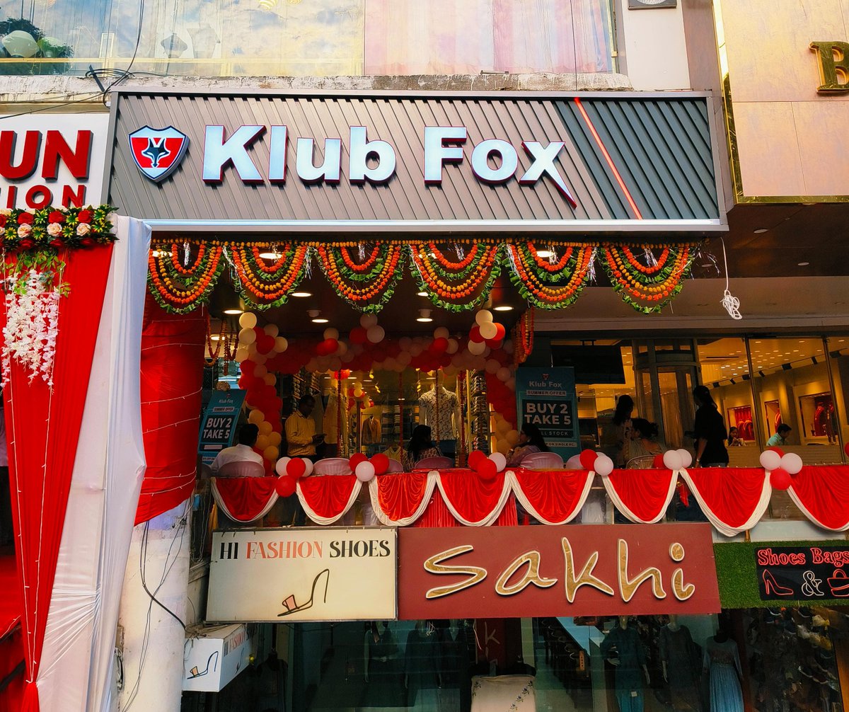 KlubFox97's tweet photo. We're excited to announce the grand opening of our new store in Bhopal, Madhya Pradesh!

Location 📌 - Shop F2 &amp; F7,10th Cross Road, 10 Number Shop, Near Johari Bandhu Jewellers, Bhopal. Madhya Pradesh - 462016

#KlubFoxLaunch https://t.co/lGPDZK3LLx