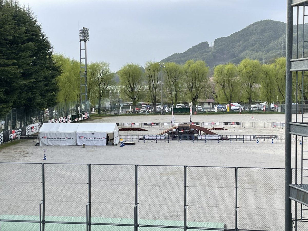 kurumamaru's tweet photo. 21日（日）のTOYOTA GAZOO Racingラリーチャレンジ八ヶ岳茅野
楽しみ
ギャラリーとして下見してきました
桜の花びらもなんとか耐えてくれた
当日は桜舞う開催になりそう
#ラリーチャレンジ
#八ヶ岳茅野
#TGR https://t.co/xS1H65iZDR