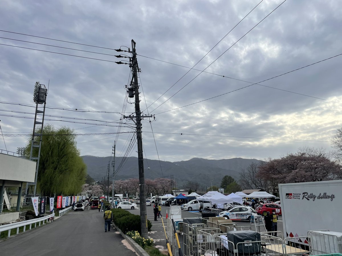 kurumamaru's tweet photo. 21日（日）のTOYOTA GAZOO Racingラリーチャレンジ八ヶ岳茅野
楽しみ
ギャラリーとして下見してきました
桜の花びらもなんとか耐えてくれた
当日は桜舞う開催になりそう
#ラリーチャレンジ
#八ヶ岳茅野
#TGR https://t.co/xS1H65iZDR