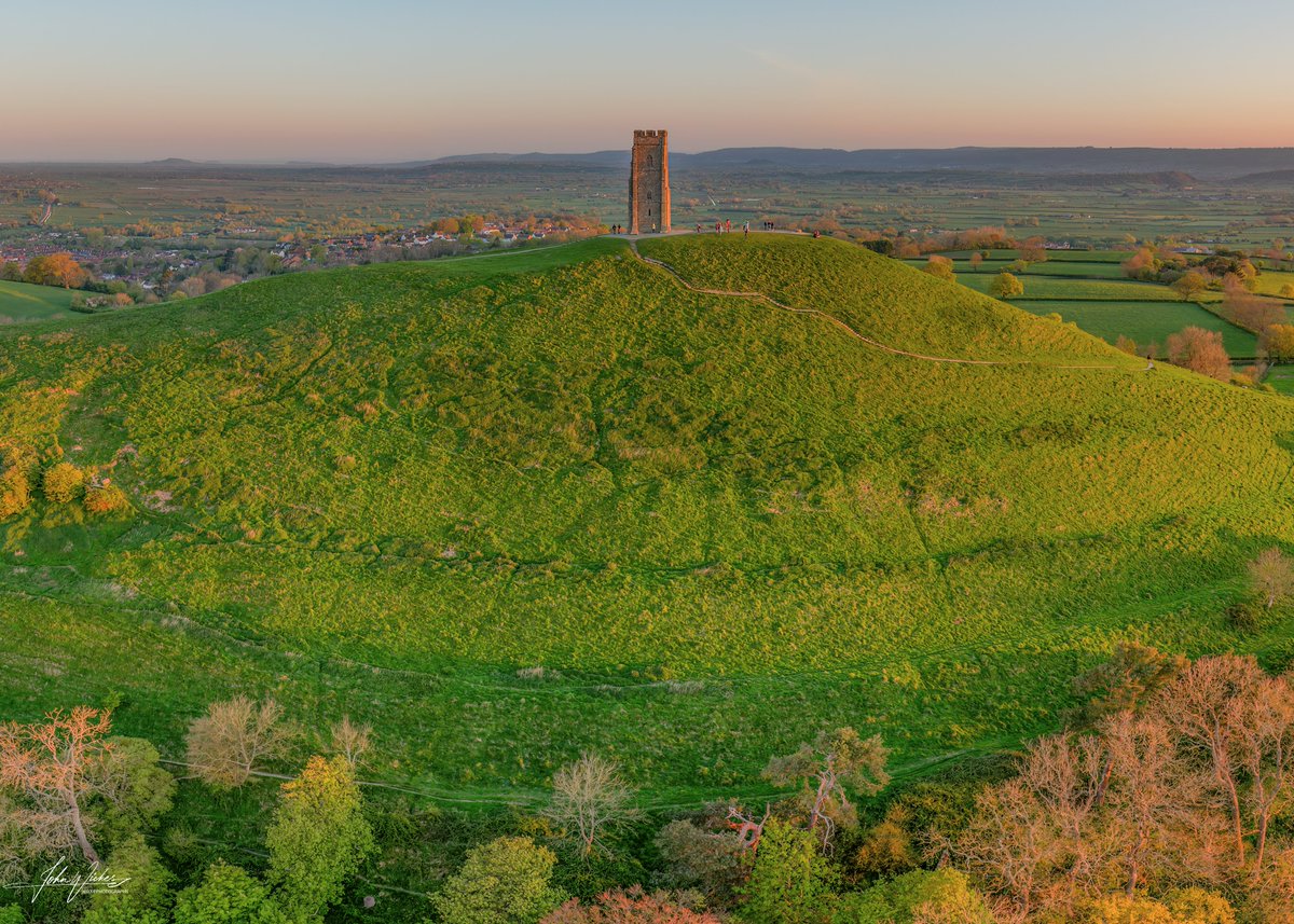 Glastonbury Tor
Zoomed in version of the Panoramic shot
@ITVCharlieP @BBCBristol @TravelSomerset #ThePhotoHour #Somerset @VisitSomerset @bbcsomerset #Sunrise #Glastonburytor @PanoPhotos @SomersetLife