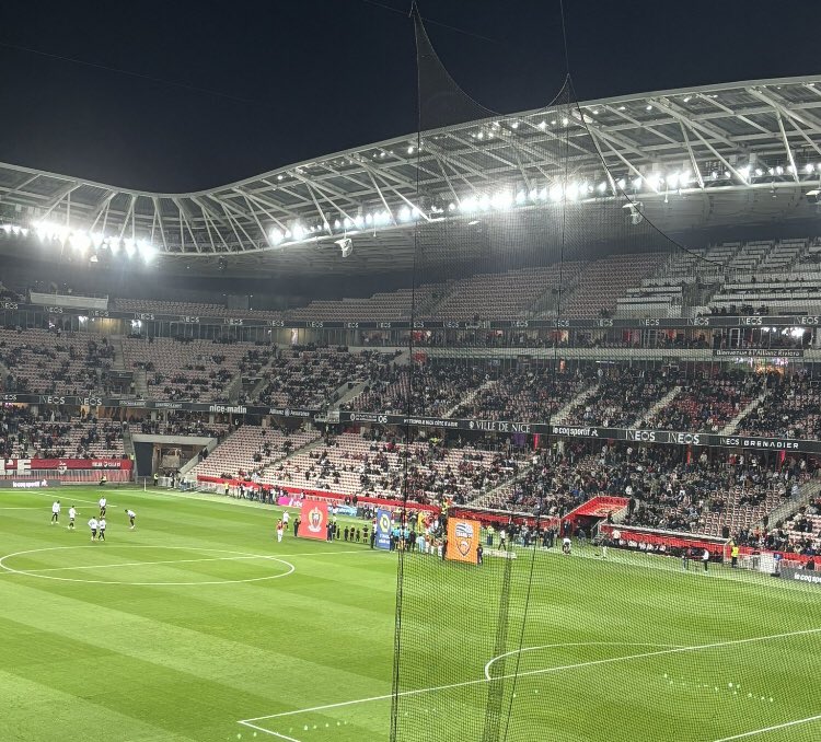 🔴⚫️ NICE vs LORIENT 🟠⚫️ •Affluence : 21 067 •Parcage : ~ 30 •Capacité : 34 507 •Taux de remplissage : 61,1% Mieux que la saison dernière face à Lorient mais c’est la 3ème pire affluence de la saison. Déçu pour ceux qui viennent à chaque match, ça n’aura jamais décollé 🙁