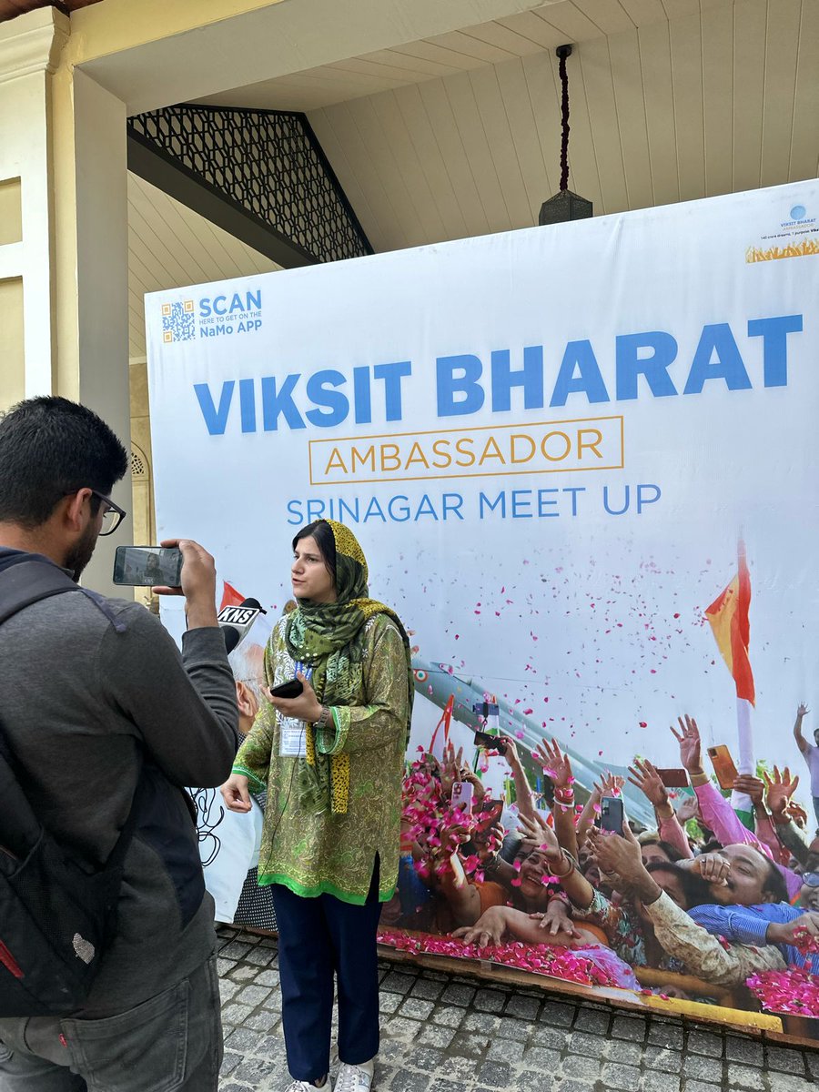 VBA2024's tweet photo. Excitement is brewing as people from all corners of Kashmir join us for the Viksit Bharat Ambassador Meet-up in Srinagar! 

Get ready for an insightful session filled with impactful discussions. Stay tuned!

#ViksitBharatAmbassador #VBA2024 https://t.co/eXipAnxe52