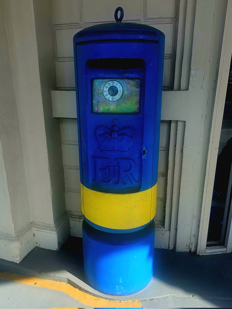 Queen Elizabeth II postbox in George Town, #GrandCayman

#postboxsaturday