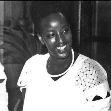 Kuwa 20/4/1994: Turibuka Umwamikazi Rosalie GICANDA wishwe. Umwamikazi yishwe ku itegeko rya Kapiteni Ildephonse Nizeyimana wari mu kigo cya 'Ecole des Sous-Officiers (ESO)'. Kapiteni Nizeyimana yahamijwe icyaha cya Jenoside na ICTR ahanishwa igifungo cy'imyaka 35. #Kwibuka30