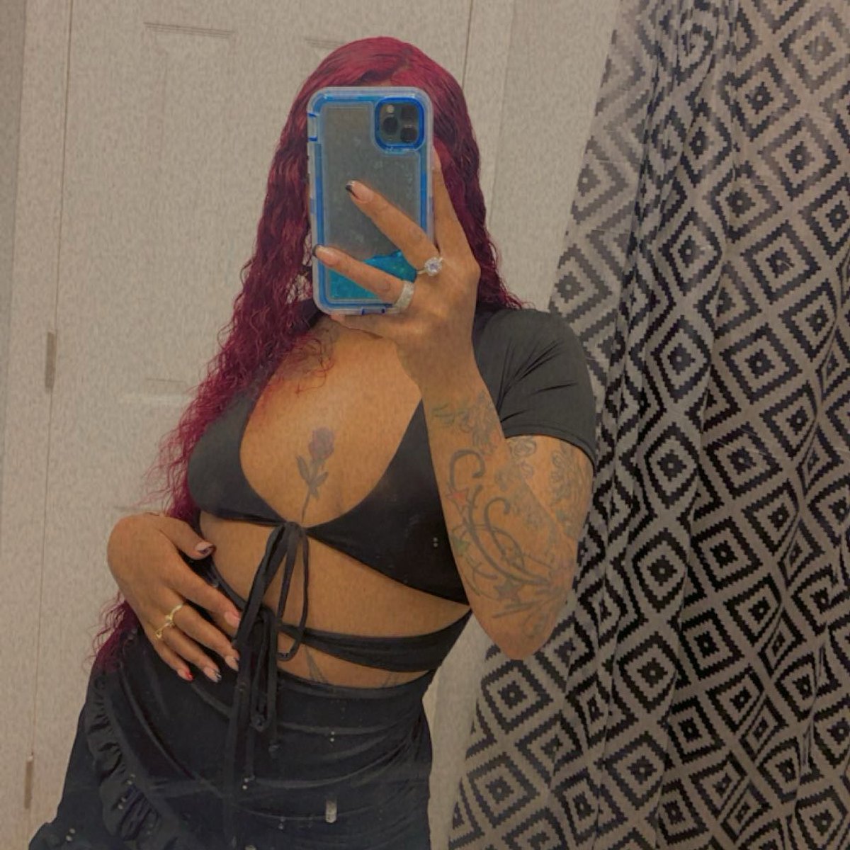 PTheQueen_'s tweet photo. TAURUS 🧊Season ♉️🖤🎈 #420 #happybirthdaytome #taurus #taurusseason #bullseason #morelife #moreblessings #fyp #explore #explorepage✨ #birthday #ink #pthequeen #fypシ #uk #love https://t.co/ZQ4yOy3NzV