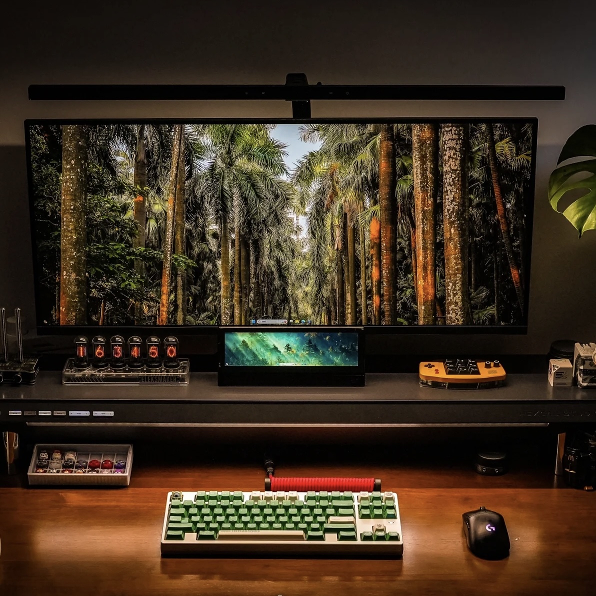 Hexcalofficial's tweet photo. Immerse in the cozy forest vibes this weekend. What other plans do you have besides relaxing? Let us know! 🌳🏞️💆‍♂️
#weekendplans #hexcal #ergonomic #hexcaldeskmat #hexcalstudio #productivity #motivation #worksapce #desktopsetup #setups #desk #aesthetic #products https://t.co/tDZgmQSwX5