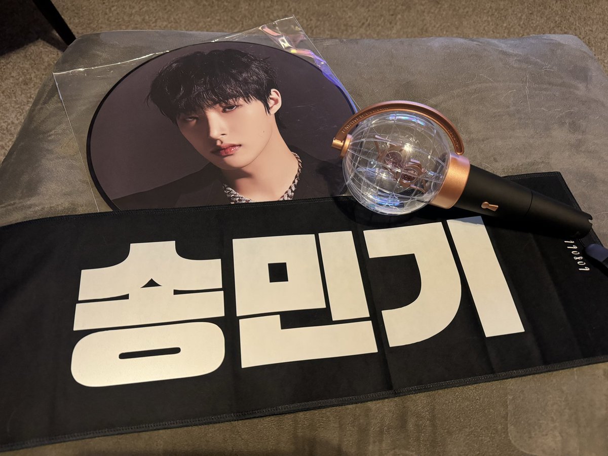 angstandennui's tweet photo. Ready to represent again from home!
PIRATE KINGS OF COACHELLA
#ATEEZ #에이티즈 #ATEEZBreaksCOACHELLA #코첼라에_닿은_에이티즈의_항해 #Coachella #ATEEZatCoachella #AteezPresent #CHELLATEEZ #Mingi #민기 https://t.co/zTwdLBbTxO