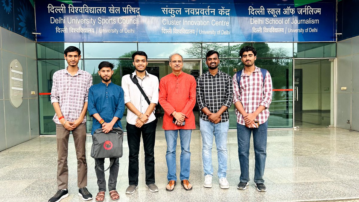 ishishirranjan's tweet photo. Insightful seminar at Delhi School of Journalism on 'Fundamentals of Covering Indian Elections.' Harsh Vardhan Tripathi, sir shared valuable expertise, emphasising the role of journalism and the key challenges faced. 
 #DelhiUniversity #ElectionCoverage #Journalism #DSJ https://t.co/fQjx4CYSWy