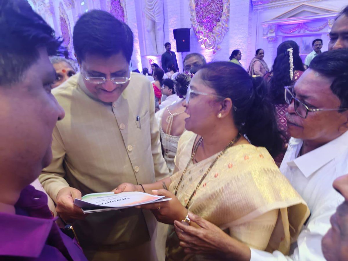 It was a moment of immense pride when our colleague, Maya Ranavare, President of @ApalIndia, along with APAL's state committee, participated in the felicitation ceremony in Mumbai, honoring Shri Ram Naik, a veteran political leader, socialist, and recipient of the Padma Bhushan