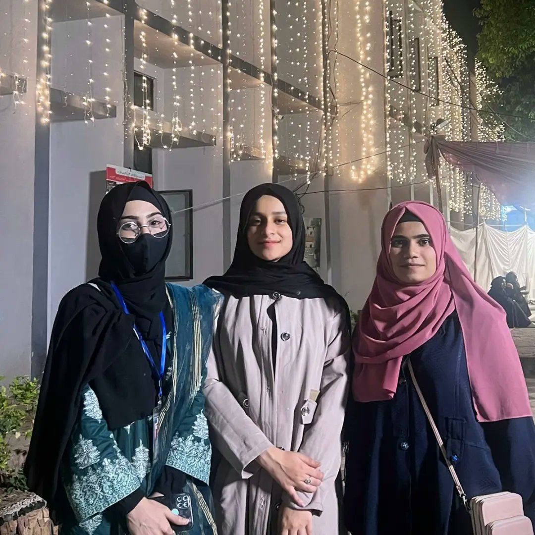 Eman_fatima1278's tweet photo. ہم راہِ حق کے راہرو ہیں منزل پہ ہی جا کر دم لیں گے💥
یہ بات عیاں ہے دُنیا پر ہم پھول بھی ہیں تلوار بھی ہیں🌷
Capturing moments that last a lifetime...📲
Memories never die_💕_
#itikafcity2024 #ItikafCity2024 #ramadan2024 #ItikafCity #DrTahirUlQadri #MSMSisters #MinhajulQuran https://t.co/H40MeBHTE5