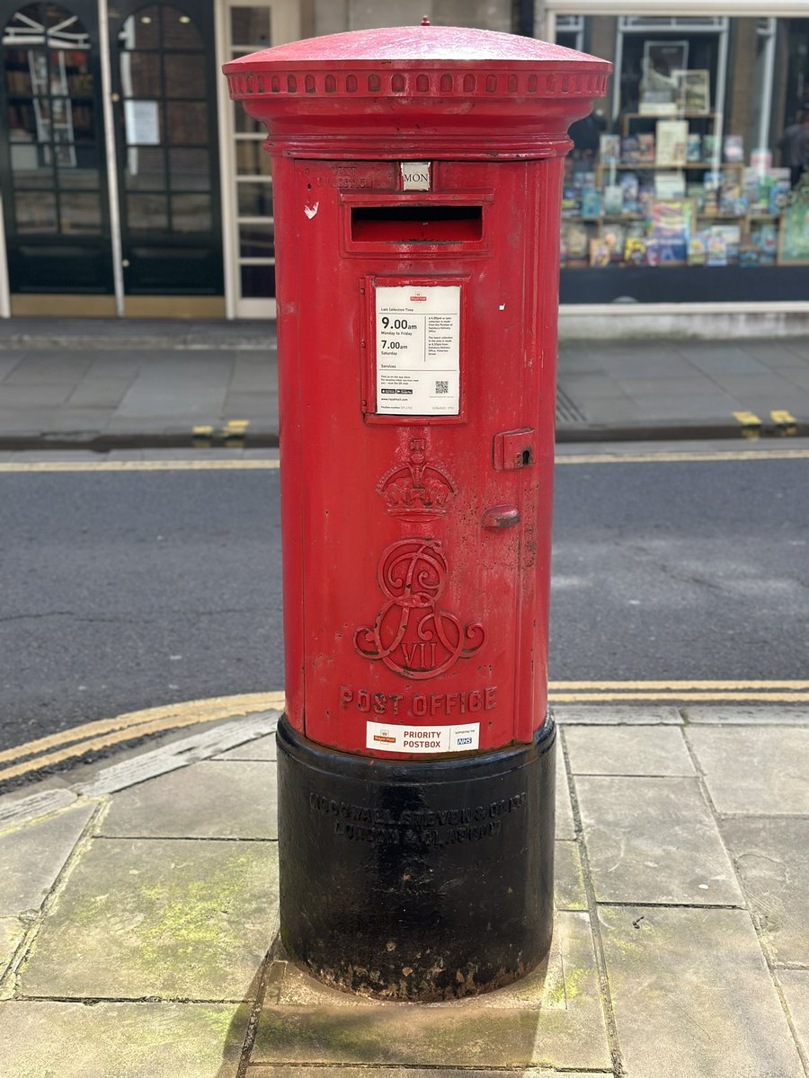 Happy #PostBoxSaturday @lbsg1976 E7R Pillar Box, New Canal, Salisbury, Wiltshire.