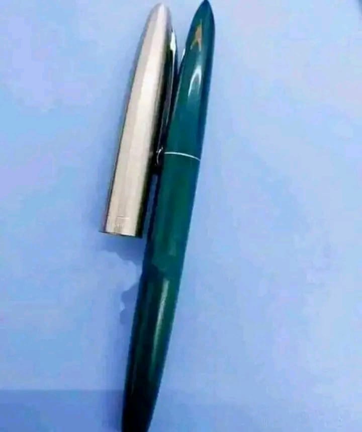 آئی فون کی خواہش لئے آج کل کے طلباء کیا جانیں یہ قلم خریدنا ہماری کتنی بڑی خواہش ہوتی تھی۔ ایگل و ڈالر کے پین ❣️ یقین کریں میں تو بہت خوش ہوا کرتا تھا خرید کر کہ اپ کے ساتھ بھی یہی سین ہوتا تھا۔۔؟؟