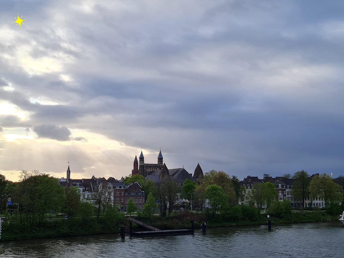GM☕️ Vandaag weer terug naar het hoge Noorden. We hebben het heerlijk gehad. Fijne zaterdag, have a lovely Saturday 🙂 #ThePhotoHour #Maastricht #VisitMaastricht #citytrip #stedentrip #timeflies #GoodMorningEveryone #holiday #creatingmemories