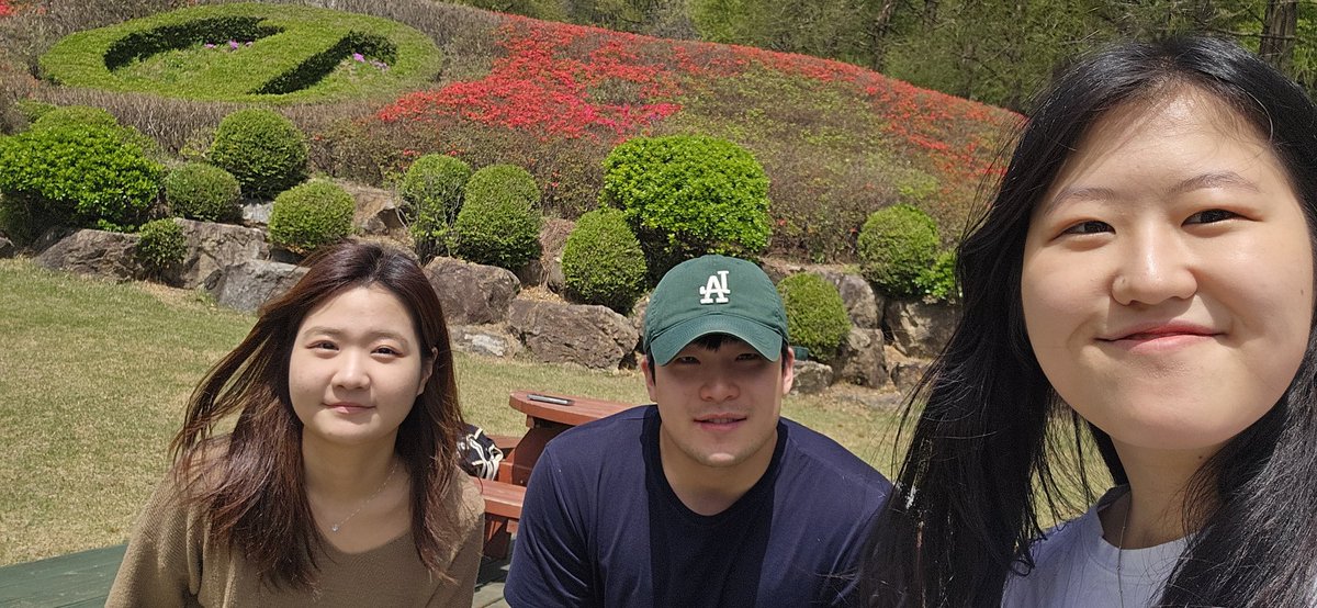 torylee03's tweet photo. Late upload .. 🫠 It was actually a great picnic🤗 I really enjoyed spending time with my teammates. I ran into professor on the bridge in 어문관, I felt little bit worried to say hello to him, but after I shook hands with him that made me feel fresh 😆 I appreciate you Mr. kim! https://t.co/UhhrBlqpSr