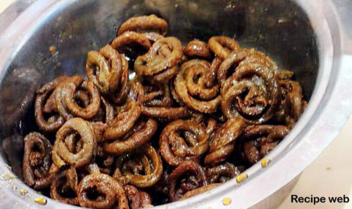 The demand for cereals in India has continued to grow, ever since the government introduced dishes from across the spectrum as special dishes.  ....read...recipewebidea.com/bajre-ki-jaleb…
#recipewebidea #bajrekijalebi #bajrajalebi #jalebirecipe #indiandessert