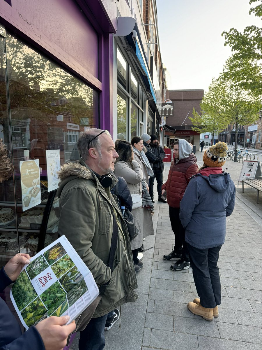 @RSDUK Arrived at 6:30 and about 10 people ahead of us in the queue in Woking @DiginRecords @RSDUK