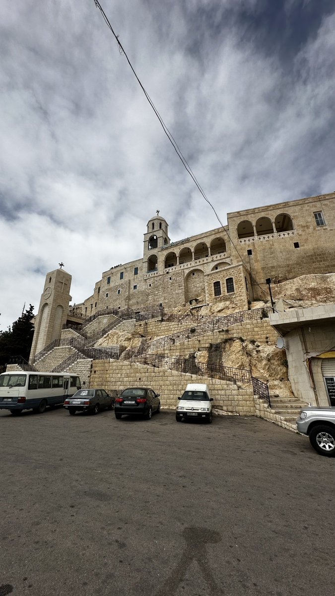 Pas di Sednaya kan diceritain legenda kaisar Byzantium yang ketemu kijang yang nantinya menjelma jadi Bunda Maria. Di sini baru ngeh kalo gazelle itu dari bahasa Arab, ghazāli.