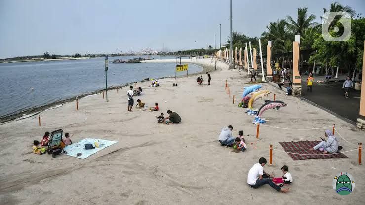 tanyarl aku mau ke pantai ancol naik krl, trus info yg aku tau dari pintu masuk ancol ke pantai nya itu jauh kalau jalan kaki. jd solusinya gmn ya gais? apa aku salah info? tmi* aku perginya sendirian