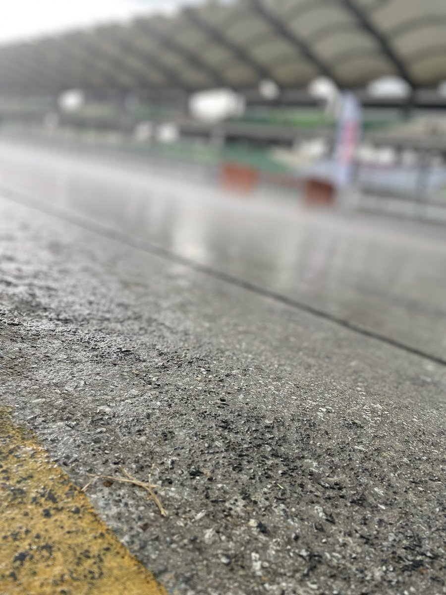 レース前に雨が降ってきた☔️

#FanatecGTWorldChallengeAsiaPoweredbyAWS
#Sepang
#SepangInternationalCircuit
#FanatecGT
#Malaysia