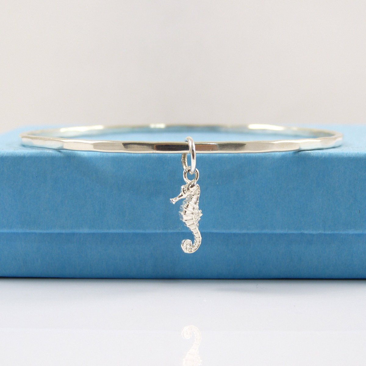 Seahorse Bracelet, Seahorse Bangle, Sterling Silver Bangle, Seahorse Charm, Bangle Bracelet, Hammered Bangle, Gift for Her tuppu.net/35f5527b #UKGiftAM #shopindie #UKGiftHour #HandmadeHour #EarlyBiz #thestrandline #elevenseshour #Etsy #womaninbizhour