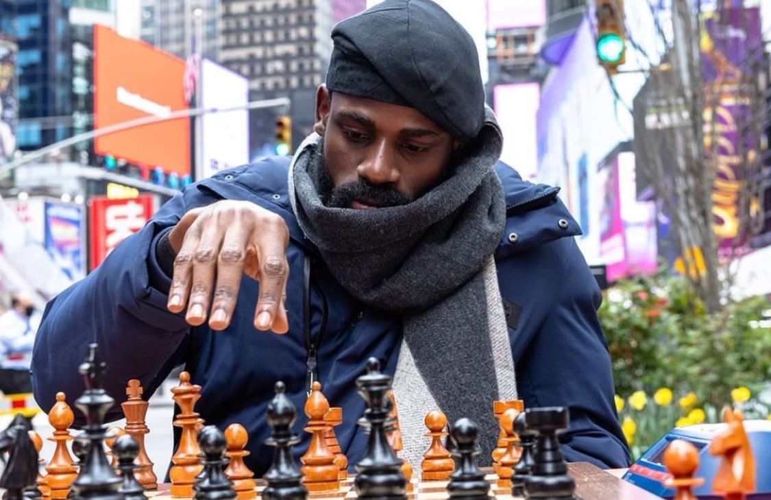 Nigerian chess champion and child education advocate Tunde Onakoya plays chess nonstop for 58 hours in New York City’s Times Square to break the Guinness World Record for the longest chess marathon trtafrika.com/lifestyle/nige…