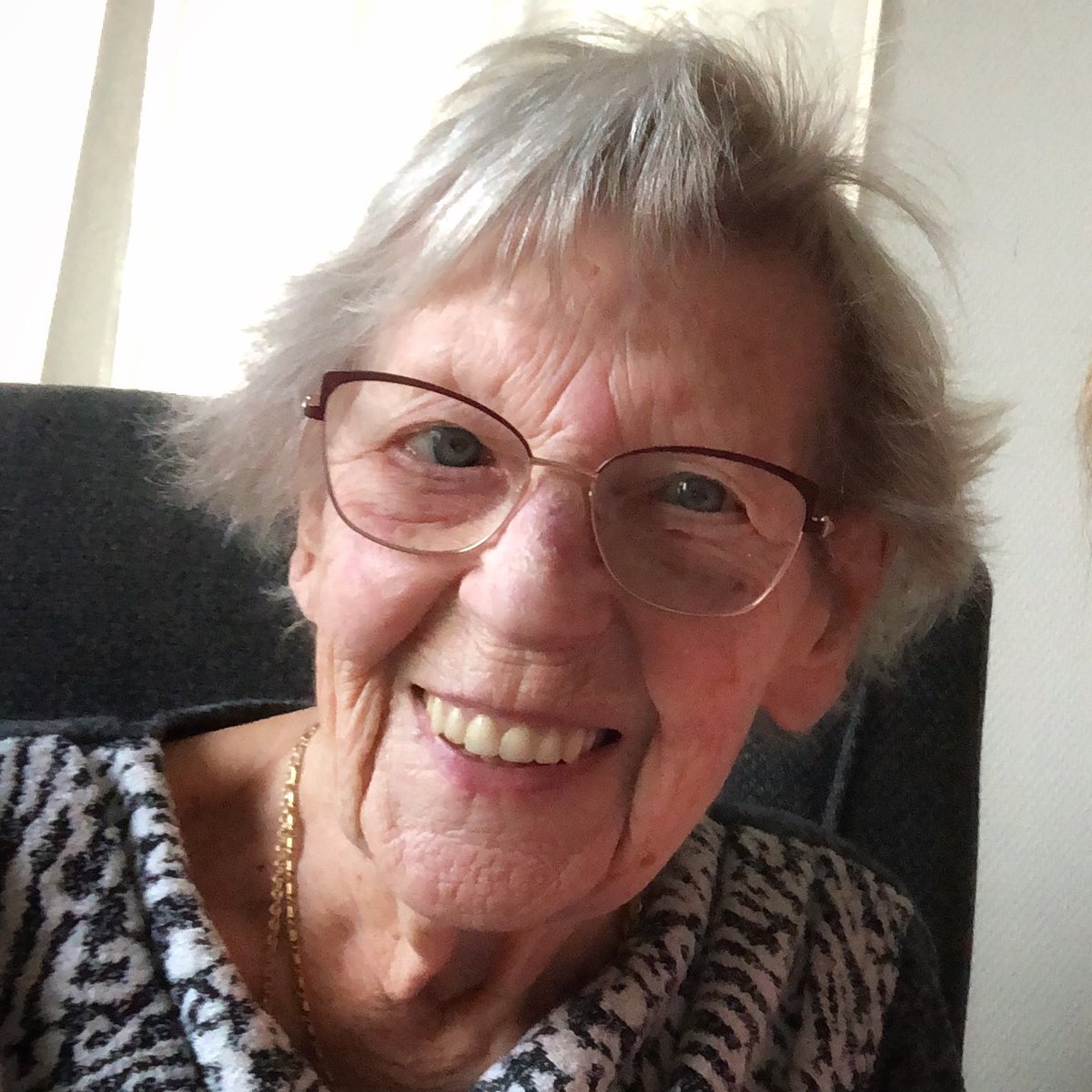 De #fotochallenge van @jolandabrwr #camer_a_pril #dag20 met het thema #ogen De stralende blik van mijn 91-jarige moeder🥰