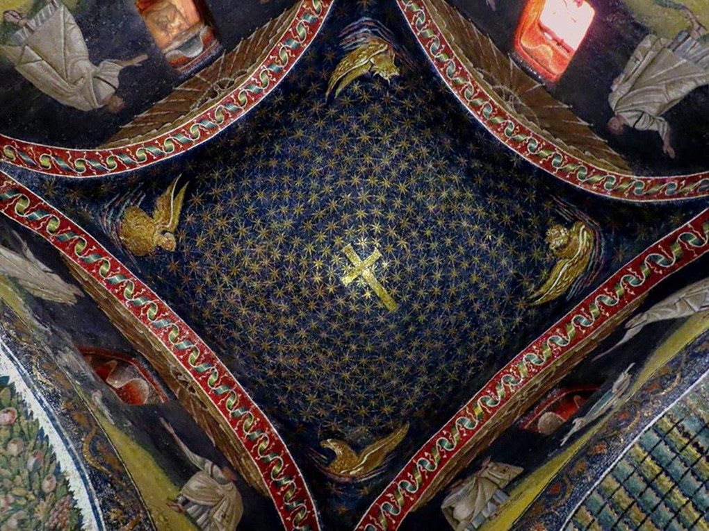 The extraordinary mosaic ceiling in the tiny 5C Byzantine Mausoleum of Galla Placida in Ravenna ~ in its World Heritage listing, UNESCO describes the mosaics as exhibiting “supreme artistry”, & “among the best surviving examples” in Europe whc.unesco.org/en/list/788/