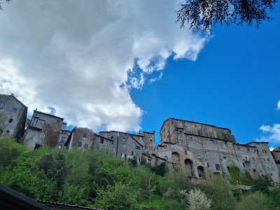 When in Lazio...revisit Capranica 1/2.
#VisitLazio #LazioIsMe #LazioDelleMeraviglie #SurprisingLazio #FaiUnSaltoNelLazio #RiparTIAMOLazio #architecture #travel #travelblogger #travelling #architecturelovers #architecturephotography #Capranica

romandespatches.blogspot.com/2024/04/when-i…