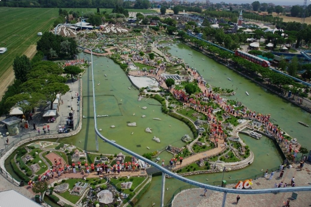 Nel 1968 Ivo Rambaldi visita Swissminiatur, un piccolo parco vicino a Lugano, e ne rimane impressionato. Si mette così subito al lavoro per realizzare 'L'Italia in Miniatura' a #Ravenna, tutto in scala 1:25 e 1:50 utilizzando schiuma di resina, materiale modellabile e resistente.