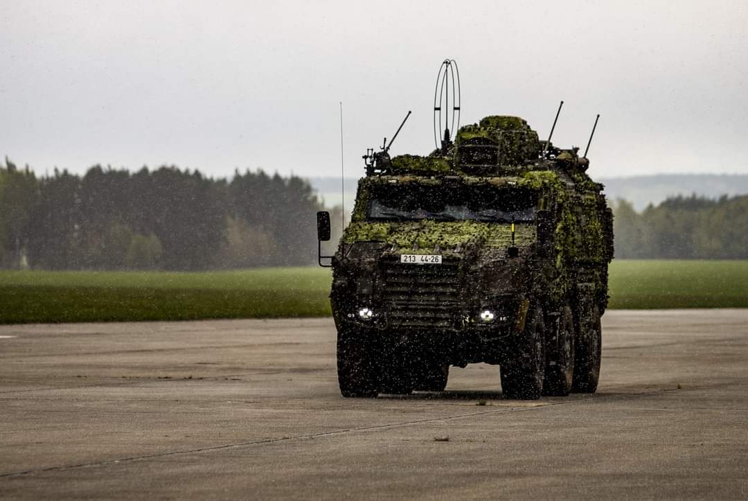 Czech 🇨🇿 Titus 6x6 CZ KOVS (signals) during ex Federated Cloud 2024.

This one likely belongs to signals platoon of 74th mechanized btn.

Source: Agency of Communication and information systems.