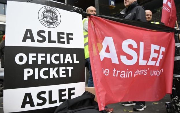 Solidarity to our members in LNER who are today taking strike action over the company’s persistent failure to honour existing agreements #ASLEFStrike
