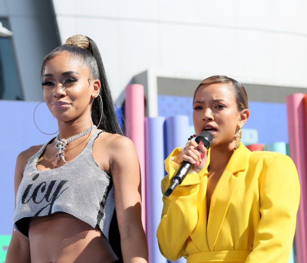 It's the ones up in ya prom picture
.salon with ya