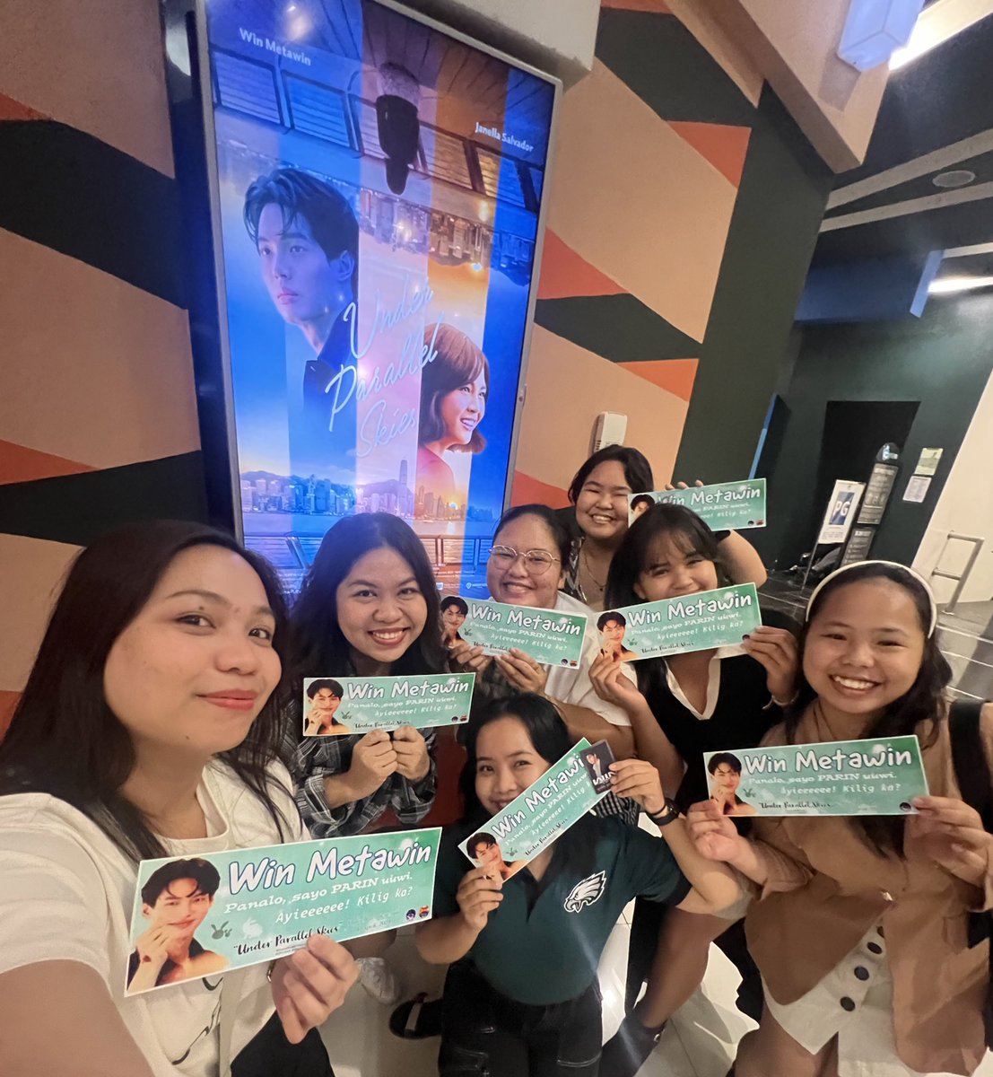 WINDI0R_'s tweet photo. HELLO FROM US!!❤️

@kimjulkai88 @ruapsychopat @jayssunwon https://t.co/fVE0oAHmJK