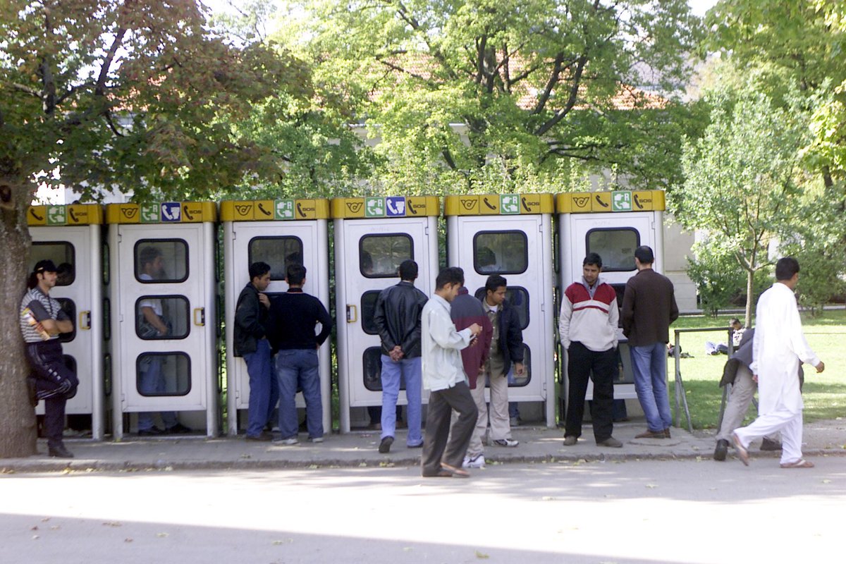 Hier ein Foto dieser Telefonzellen, aufgenommen 2002 in Traiskirchen.