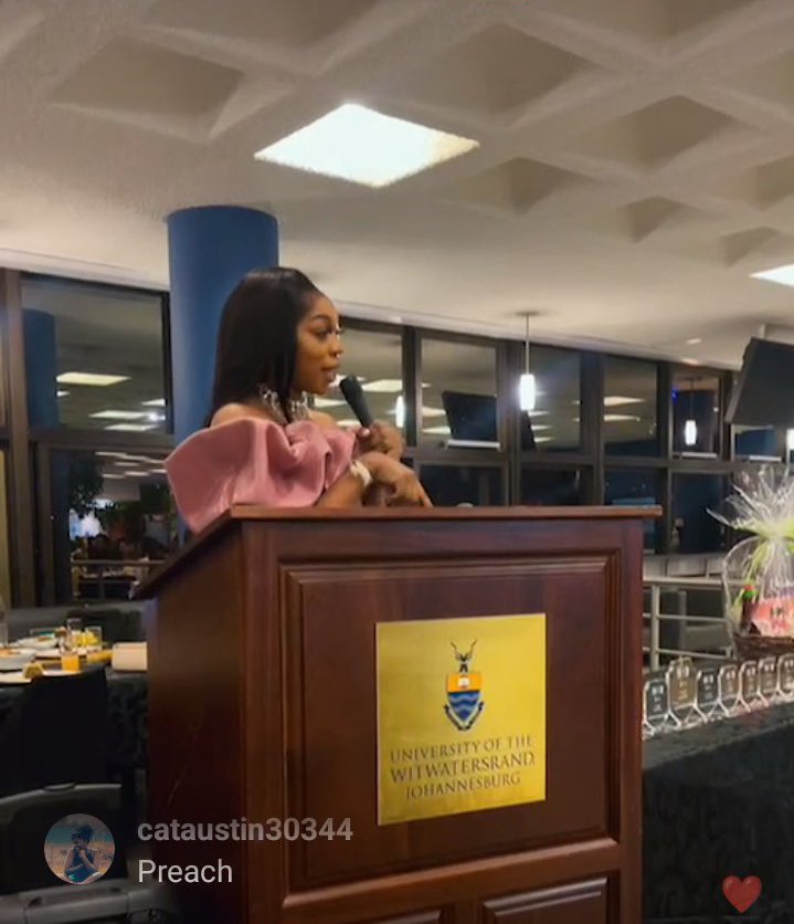 MazikodeThah's tweet photo. Out of all the things Khosi does, I know what she did yesterday was one of her favorite things to do. She absolutely loves motivating people to study. What a gem❤️ 

INCENTIVE KHOSI TWALA 
KHOSI TWALA FOREVER REIGNS 
#KhosiTwala https://t.co/AtEBN8Uisx