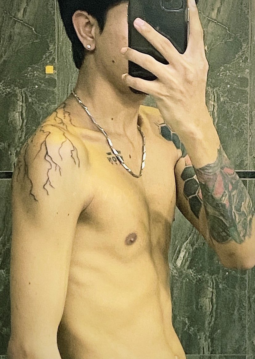I’m in Bangkok, who wanna date with me ?🤭